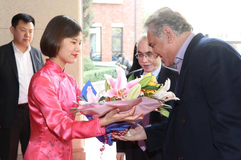 وزیر خارجہ شاہ محمود قریشی وزرائے خارجہ اسٹرٹیجک مذاکرات میں شرکت کیلئے چین پہنچ گئے