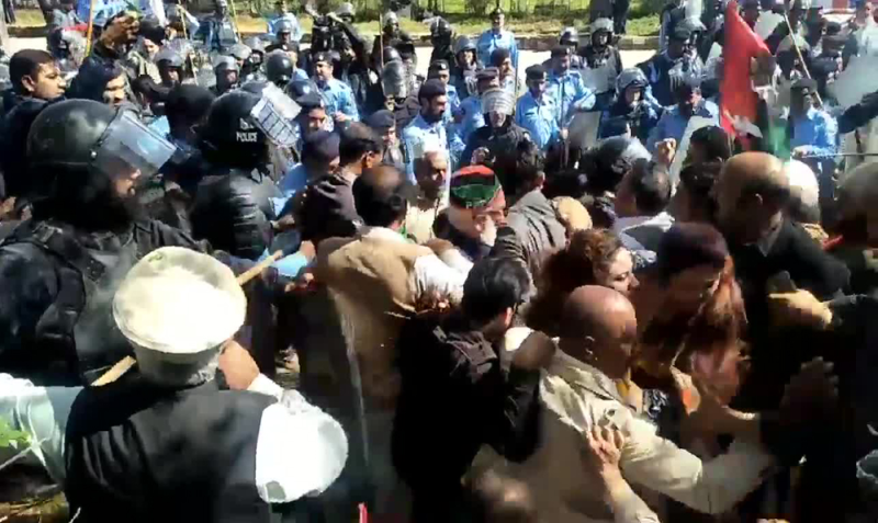 پی پی کارکنوں کا تشدد، نجی نیوزکا کیمرا مین زخمی