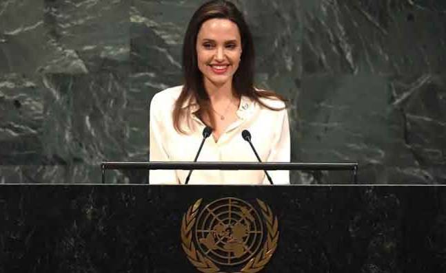افغان امن مذاکرات میں خواتین کو شامل کیا جائے: انجلینا جولی