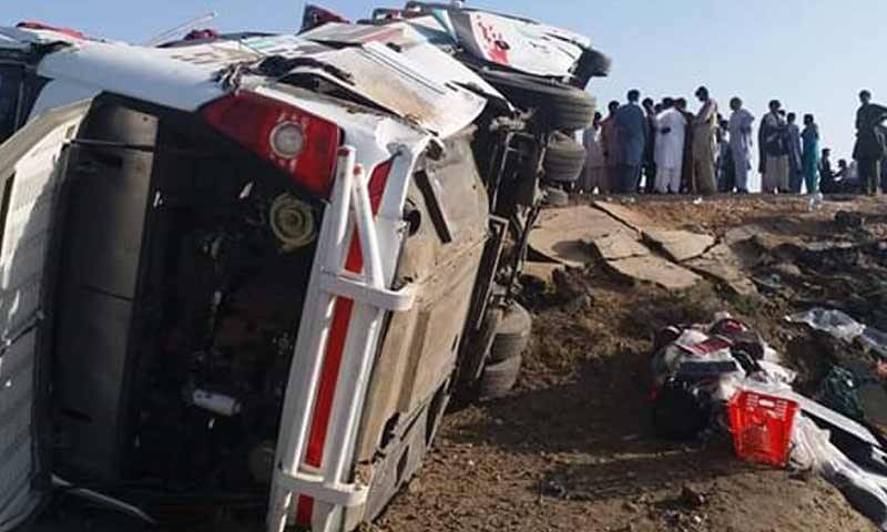 بدین: ٹریفک حادثے میں 8 افراد جاں بحق 30 زخمی