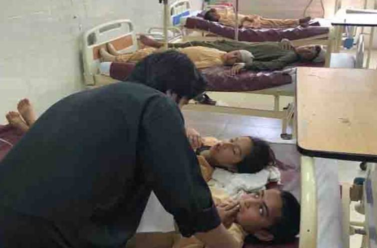 پشاور: پولیو قطرے پینے سے مبینہ طور پر بچوں کی حالت خراب,ہسپتال منتقل