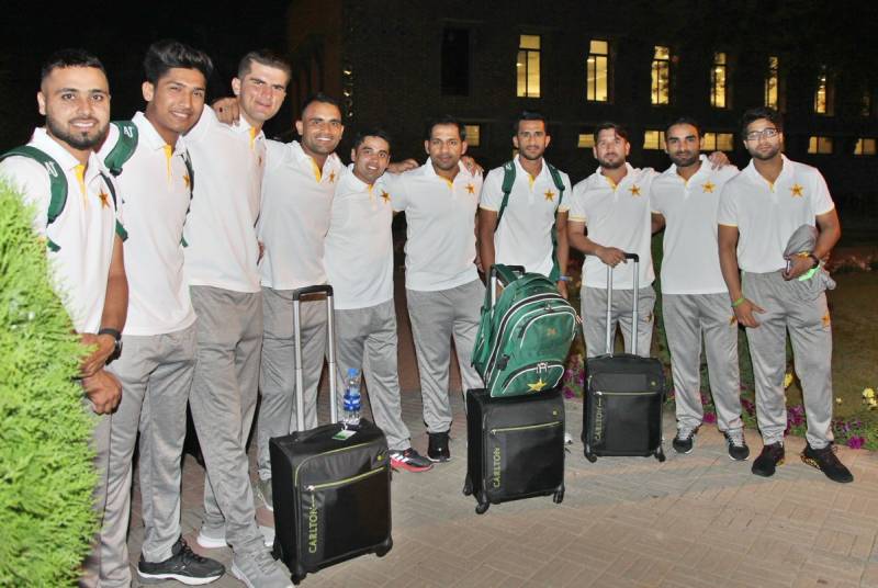 ورلڈ کپ جیتنے کا عزم لیے پاکستان کرکٹ ٹیم انگلینڈ روانہ