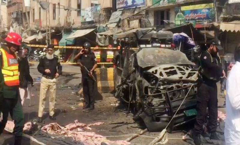 لاہور:داتا دربار کے باہر دھماکا,8افرادشہید،،متعددافرادزخمی