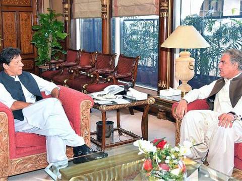 وزیرِاعظم عمران خان سے وزیرِ خارجہ مخدوم شاہ محمود قریشی کی ملاقات
