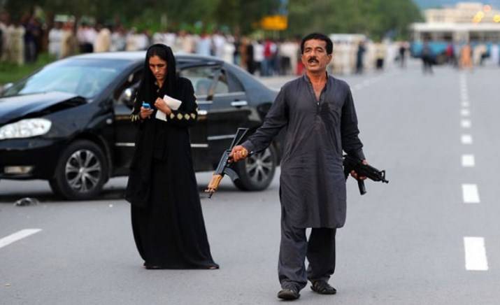 اسلام آباد ہائیکورٹ:بلیو ایریا میں بندوق کی نوک پر خوف پھیلانے والا سکندر اپنی سزا پوری کرے,فیصلہ 