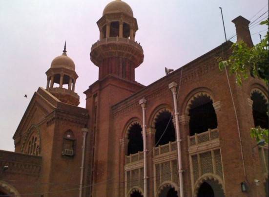  لاہور ہائیکورٹ:جج کو کرسی مارنے والے وکیل کی سزا معطل،ضمانت پر رہائی کا حکم 