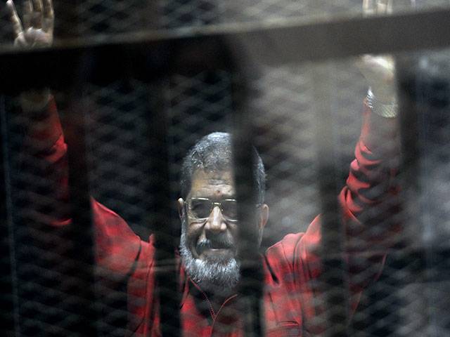 مصر کے سابق صدر محمد مرسی کمرہ عدالت میں بے ہوشی کے بعد انتقال کرگئے