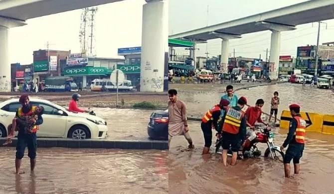  اسلام آباد،راولپنڈی،لاہور سمیت بیشتر شہروں میں طوفانی بارش