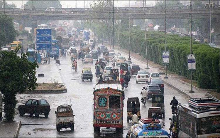کراچی کے مختلف علاقوں میں ہلکی بارش، موسم خوشگوار