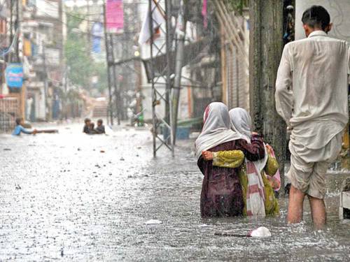 راولپنڈی:موسلادھار بارش ،4افراد برساتی نالے میں بہہ کر جاں بحق ،2کو بچا لیا گیا 
