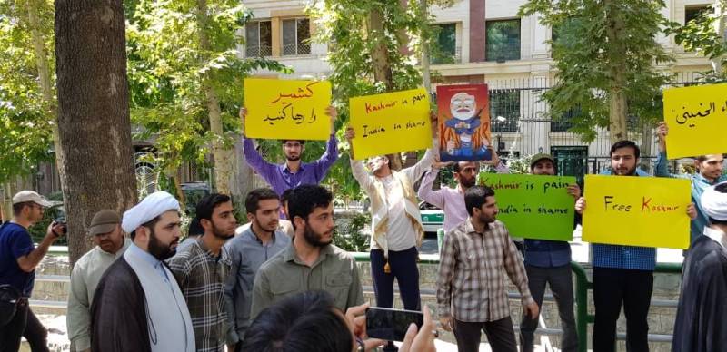 کشمیریوں سے اظہارِ یکجہتی، ایران میں یو این کے دفتر کے سامنے احتجاج