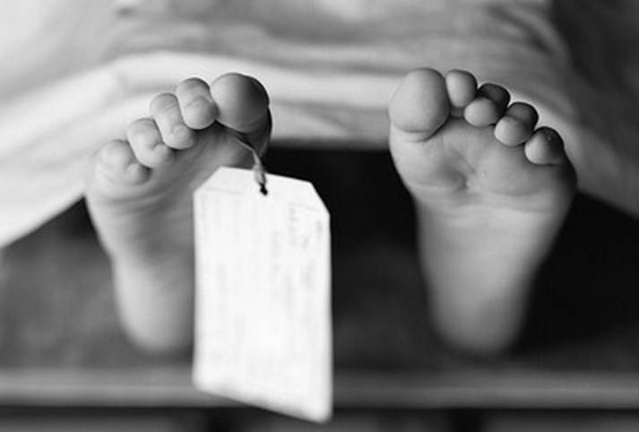 نواب شاہ: ڈاکٹرز کی غفلت،مردہ قرار دی گئی 4سالہ بچی زندہ نکلی