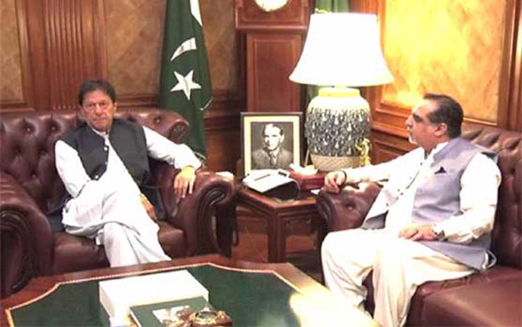 وزیراعظم عمران خان کی ایک روزہ دورے پر کراچی آمد، گورنر سندھ کی ملاقات