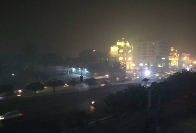 لاہور میں بدترین سموگ، شہریوں کو سانس لینے میں دشواری، بیماریاں پھیلنے کا خطرہ