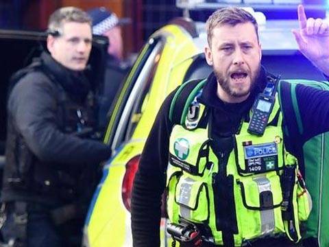 لندن برج پر چاقو سے حملہ، پولیس نے ایک شخص کو گولی مارکر ہلاک کردیا،ایک گرفتار