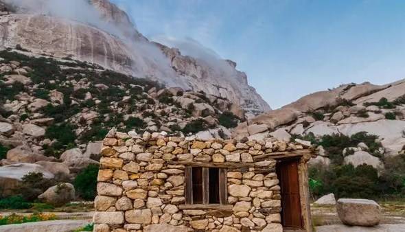 سعودی عرب کے پرانے گاؤں کے مکان مکینوں سے خالی ہونے لگے