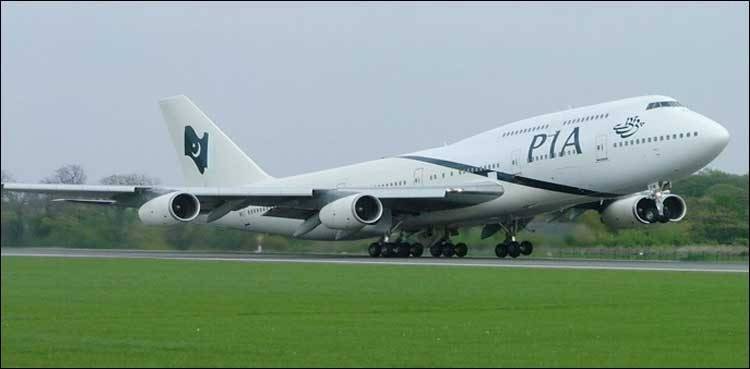 جدہ سے اسلام آباد آنے والی پی آئی اے کی پرواز میں دو مسافروں کو دل کا دورہ