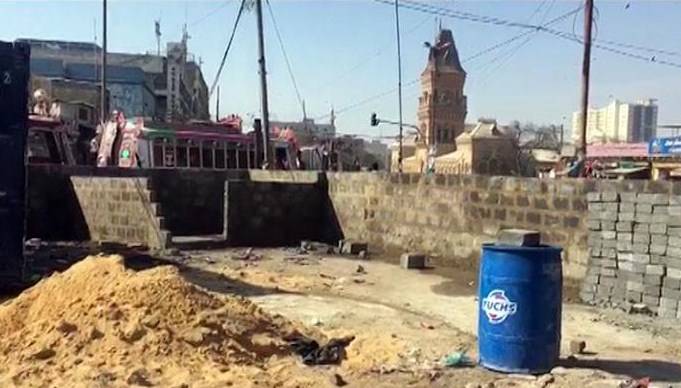 کراچی:سپریم کورٹ کے حکم پر مسمار کی جانیوالی پولیس چوکیوں کی دوبارہ تعمیر شروع 