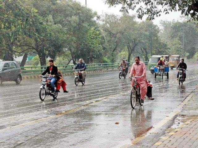 لاہور میں بارش ، سردی کی شدت میں اضافہ
