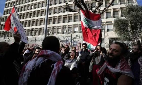 لبنان میں نئی حکومت کے خلاف عوامی احتجاج کا سلسلہ جاری