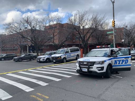 امریکہ، نیویارک میں مسلح شخص کی پولیس چوکی فائرنگ سے پولیس اہلکار ہلاک 
