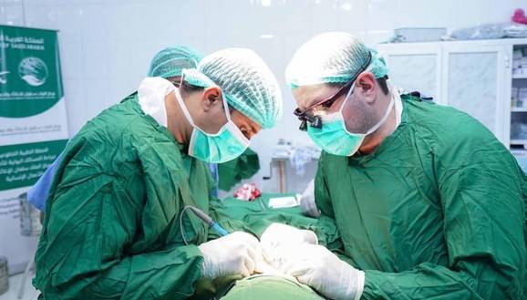 سعودی ڈاکٹروں کا دل کے عارضے میں مبتلا موریتانوی بچّی کا کامیاب آپریشن