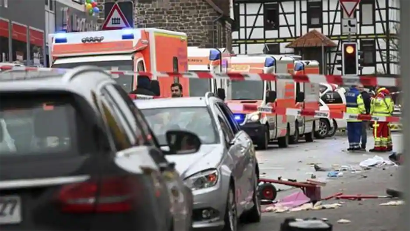 جرمنی میں گاڑی مجمعے پر چڑھانے کا معاملہ، زخمیوں کی تعداد 52 ہوگئی