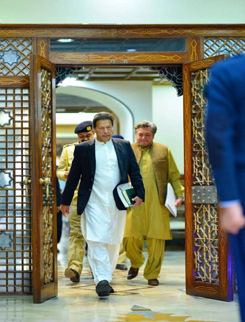سیاسی لوگ آپس میں ملتے ہیں، یہی جمہوریت ہے: وزیراعظم عمران خان