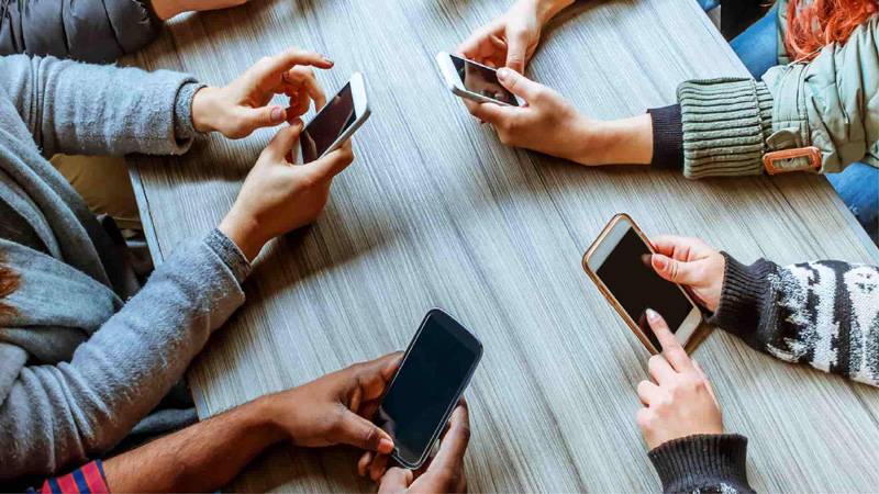 پاکستان میں موبائل فون صارف مرد و خواتین کی تعداد میں فرق سب سے زیادہ