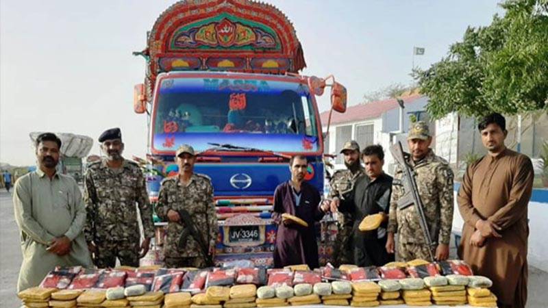 بلوچستان:پاکستان کوسٹ گارڈ کی کارروائی،227 کلو چرس برآمد،2گرفتار