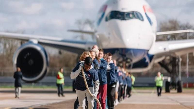 برٹش ایئر ویز’ کے ملازمین کا طیارہ کھینچ کر لے جانے کا نیا عالمی ریکارڈ