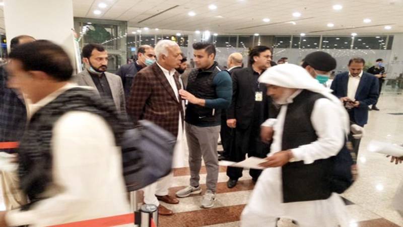 غلام سرور خان اور زلفی بخاری کا اسلام آباد ائیرپورٹ کا دورہ