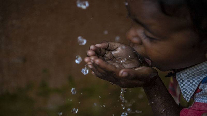 دنیا بھر میں 2.1 ارب انسان گندا پانی پینے پر مجبور ہیں: اقوام متحدہ 