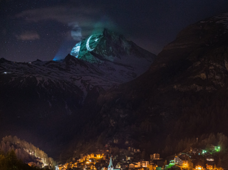  سوئٹزرلینڈ میں مشہور پہاڑ پر پاکستانی پرچم روشن