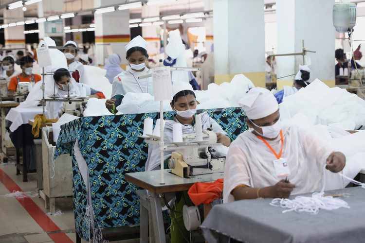 بنگلہ دیش میں ایک ماہ کی طویل بندش کے بعد 500 گارمنٹس فیکٹریاں دوبارہ کھل گئیں