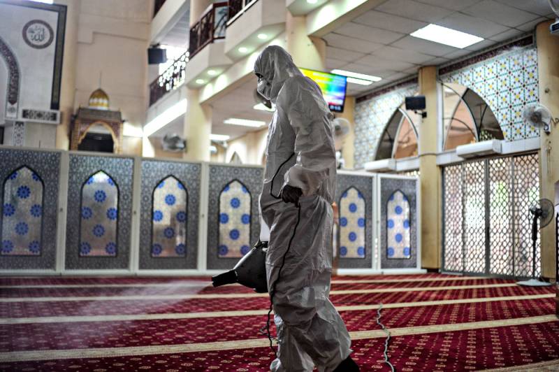 سعودی عرب میں 22 ہزار مساجد میں سینیٹائزنگ
