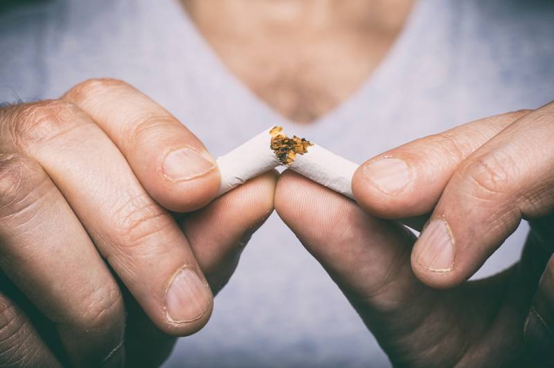 برطانیہ میں کرونا کے خوف سے تین لاکھ افراد نے سگریٹ نوشی چھوڑ دی