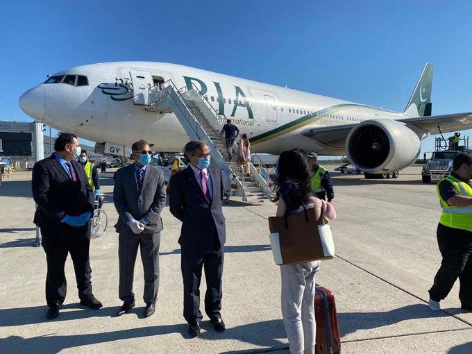 امریکہ میں پھنسے پاکستانیوں کو لے کر پہلی خصوصی پرواز اسلام آباد روانہ