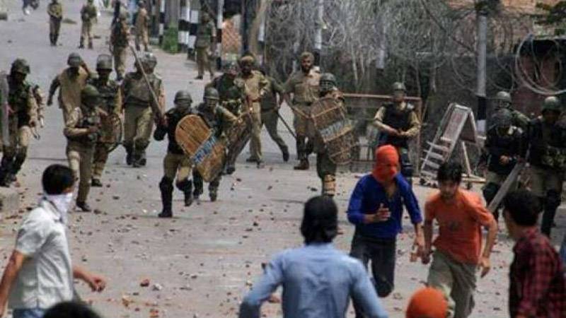 مقبوضہ کشمیر : بھارتی فوج اور پولیس کاپرامن مظاہرین کیخلاف طاقت کا وحشیانہ استعمال،متعدد افراد زخمی