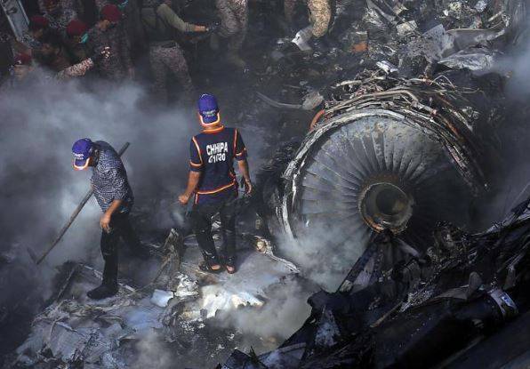 کراچی طیارہ حادثہ: ائیربس اے 320 کا فلائٹ ڈیٹا ریکارڈر مل گیا