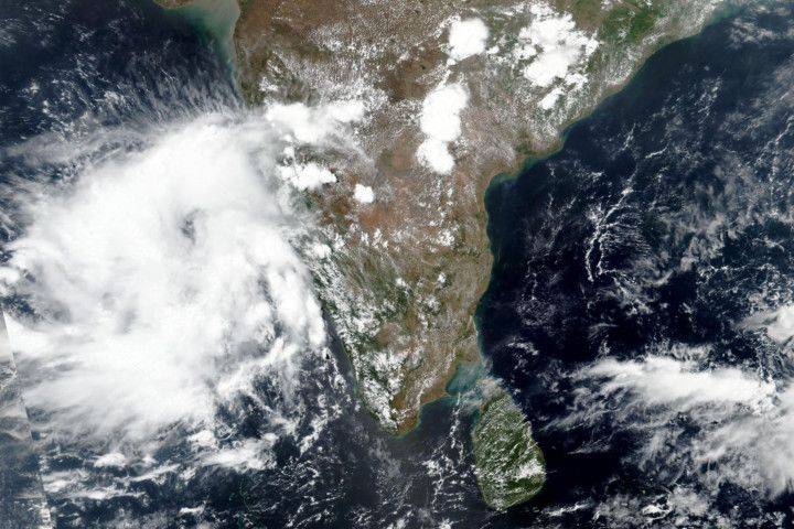  بھارتی شہر ممبی کی طرف بڑھنے والے سمندری طوفان نسرگا کی شدت میں اضافہ 