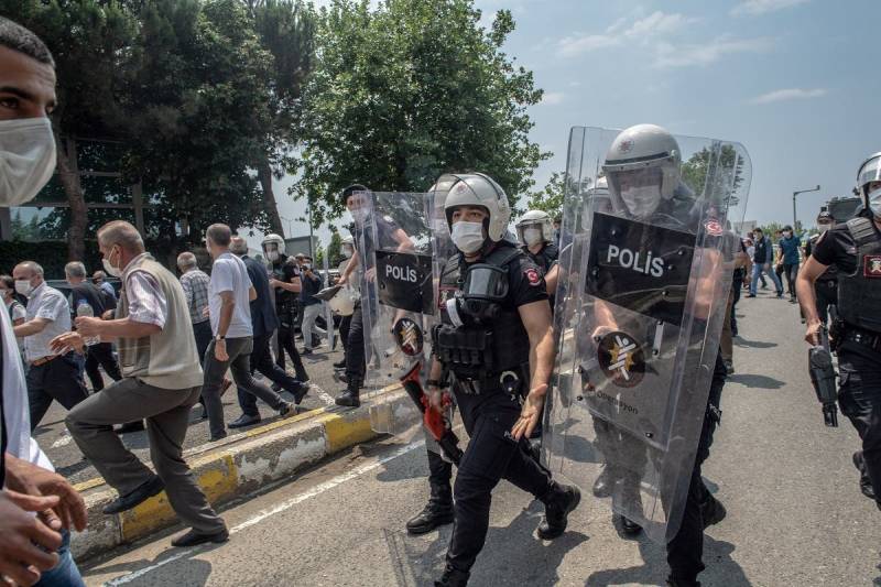 ترکی کے شمال مغربی علاقے میں کردنوازوں کا احتجاجی مظاہرہ ،10 گرفتار