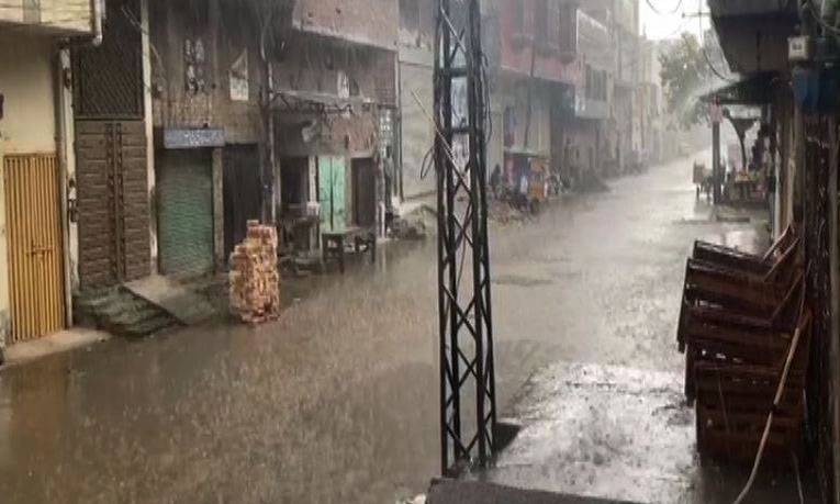 پنجاب:رات گئےمختلف شہروں میں موسلا دھار بارش