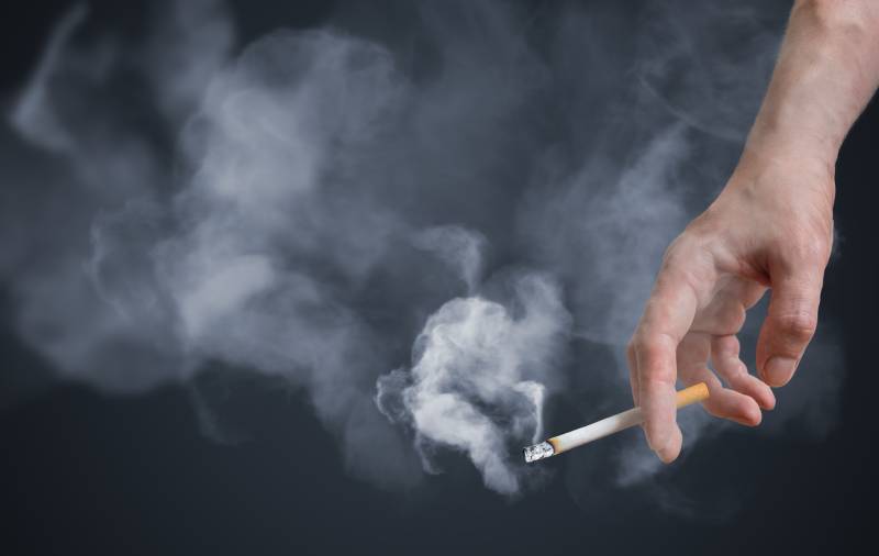 لندن ، کرونا کے پھیلاو کو روکنے کے لئے مہم کے تحت سگریٹ نوشی میں کمی 