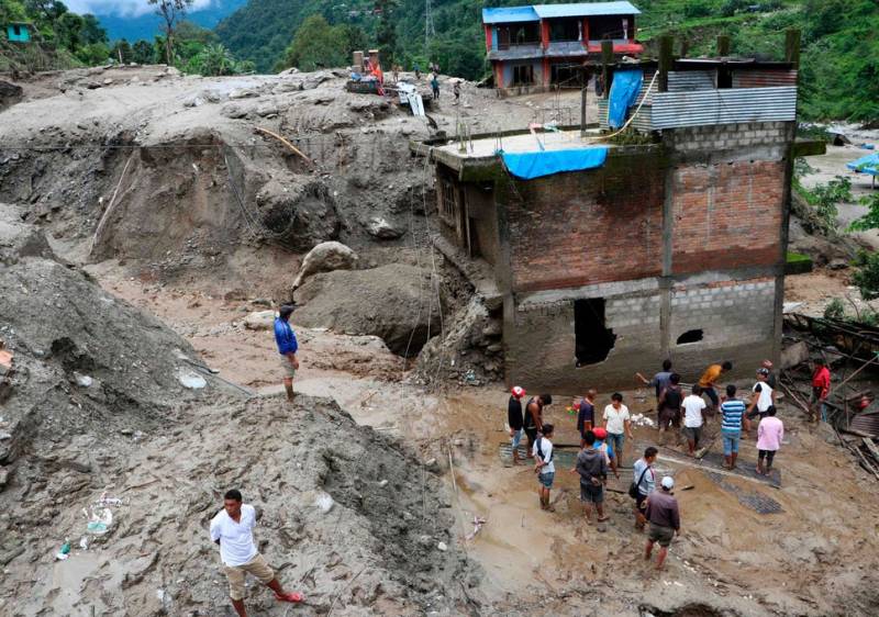 نیپال میں بارشوں اور مٹی کے تودے گرنے سے 10 افراد ہلاک