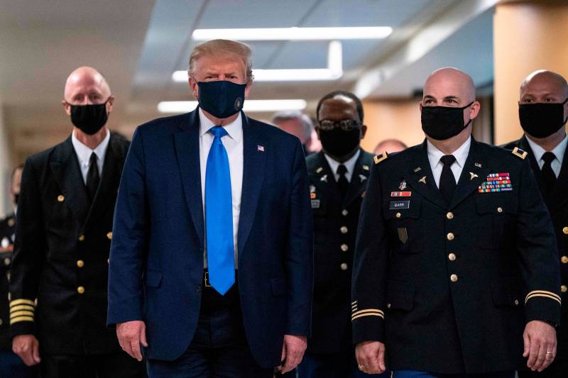 کرونا وبا کے دوران امریکی صدر نے پہلی بار ماسک پہن لیا