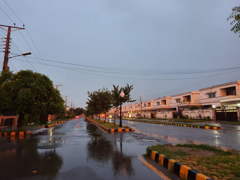 لاہور سمیت پنجاب کے بیشتر علاقوں میں موسلا دھار بارش، مزید بارشوں کی پیشگوئی