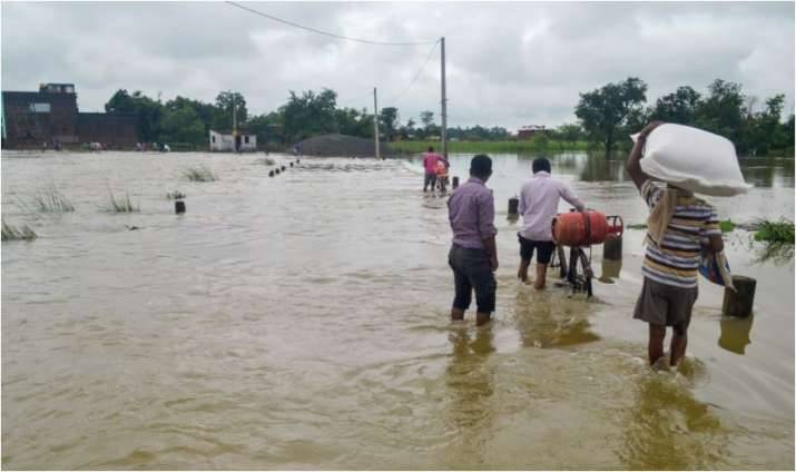 بھارت : کورونا وائرس کے بعد سیلاب نے تباہی مچادی