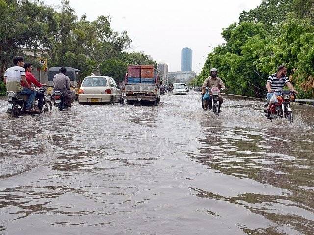کراچی ،شدید بارش ، سڑکیں ندی نالوں میں تبدیل