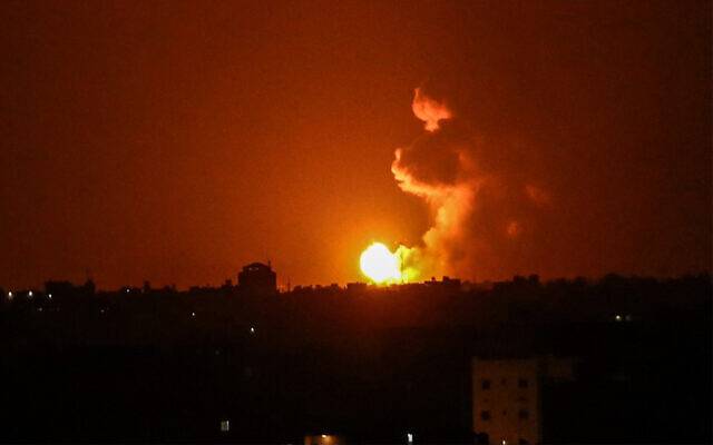 اسرائیلی طیاروں کے غزہ پر فضائی حملے
